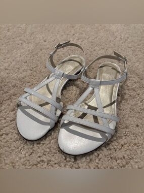 NWT New Talbots Women’s Ankle Strap Flat Sandals White Leather Shoes Size 6.5 W